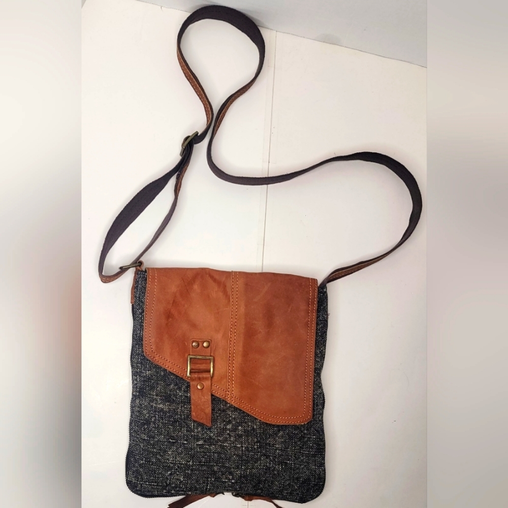 Vintage Addiction brand Crossbody Bag